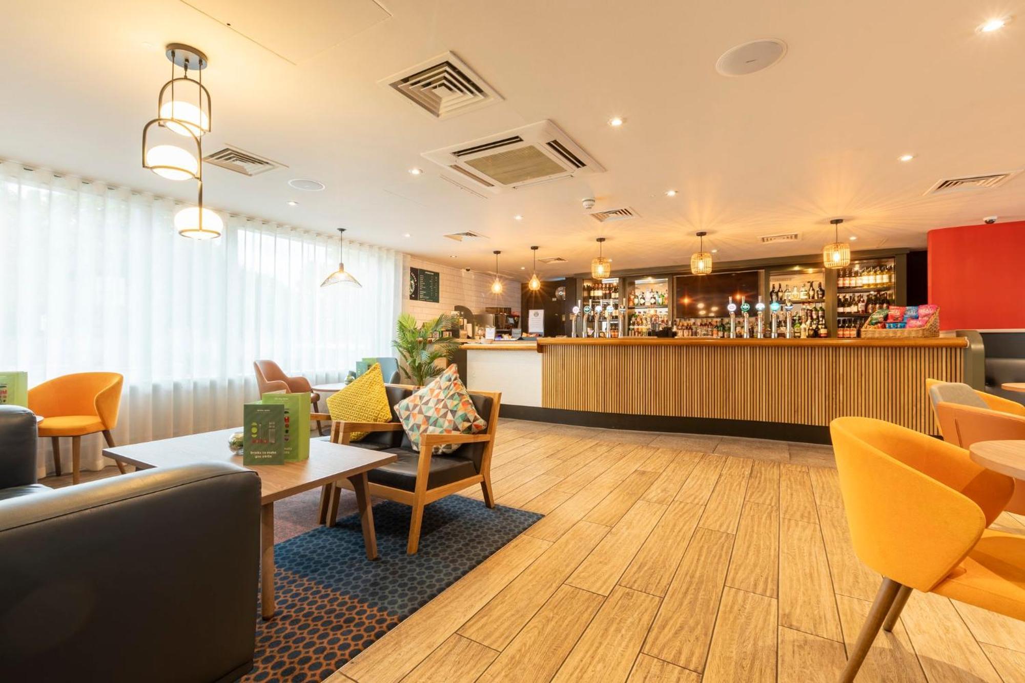 Holiday Inn Cardiff City By Ihg Екстериор снимка