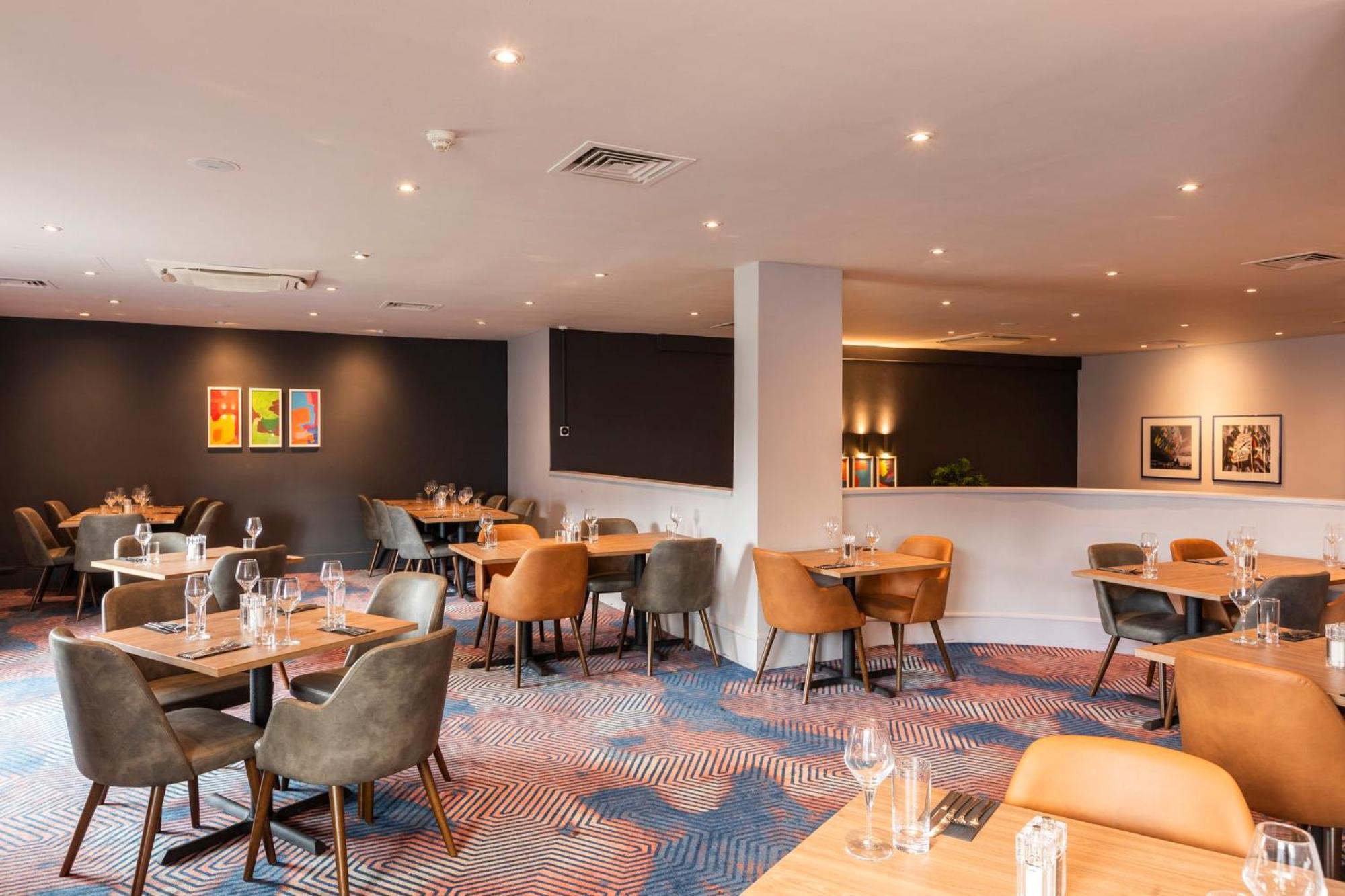 Holiday Inn Cardiff City By Ihg Екстериор снимка