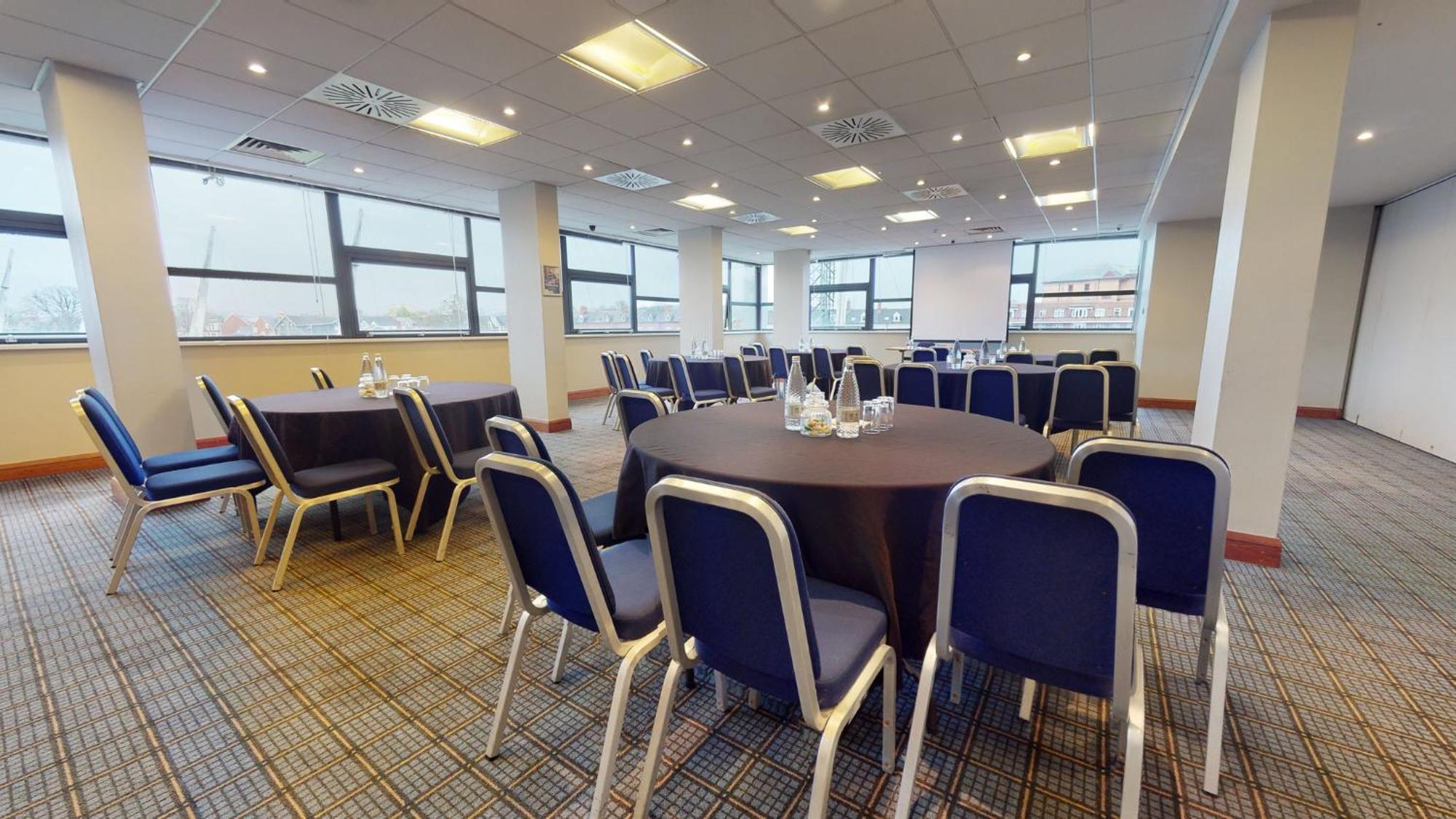 Holiday Inn Cardiff City By Ihg Екстериор снимка