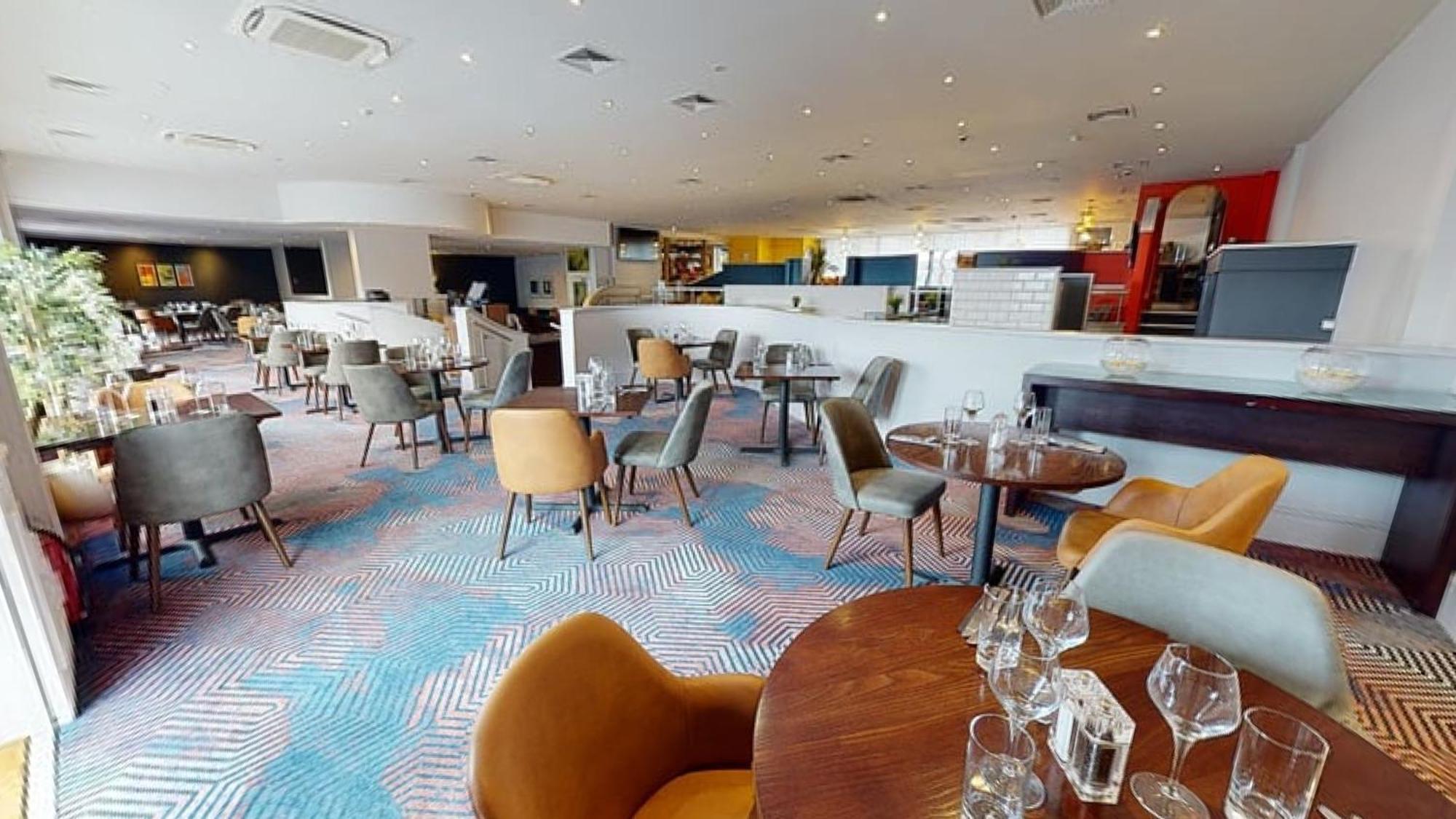 Holiday Inn Cardiff City By Ihg Екстериор снимка