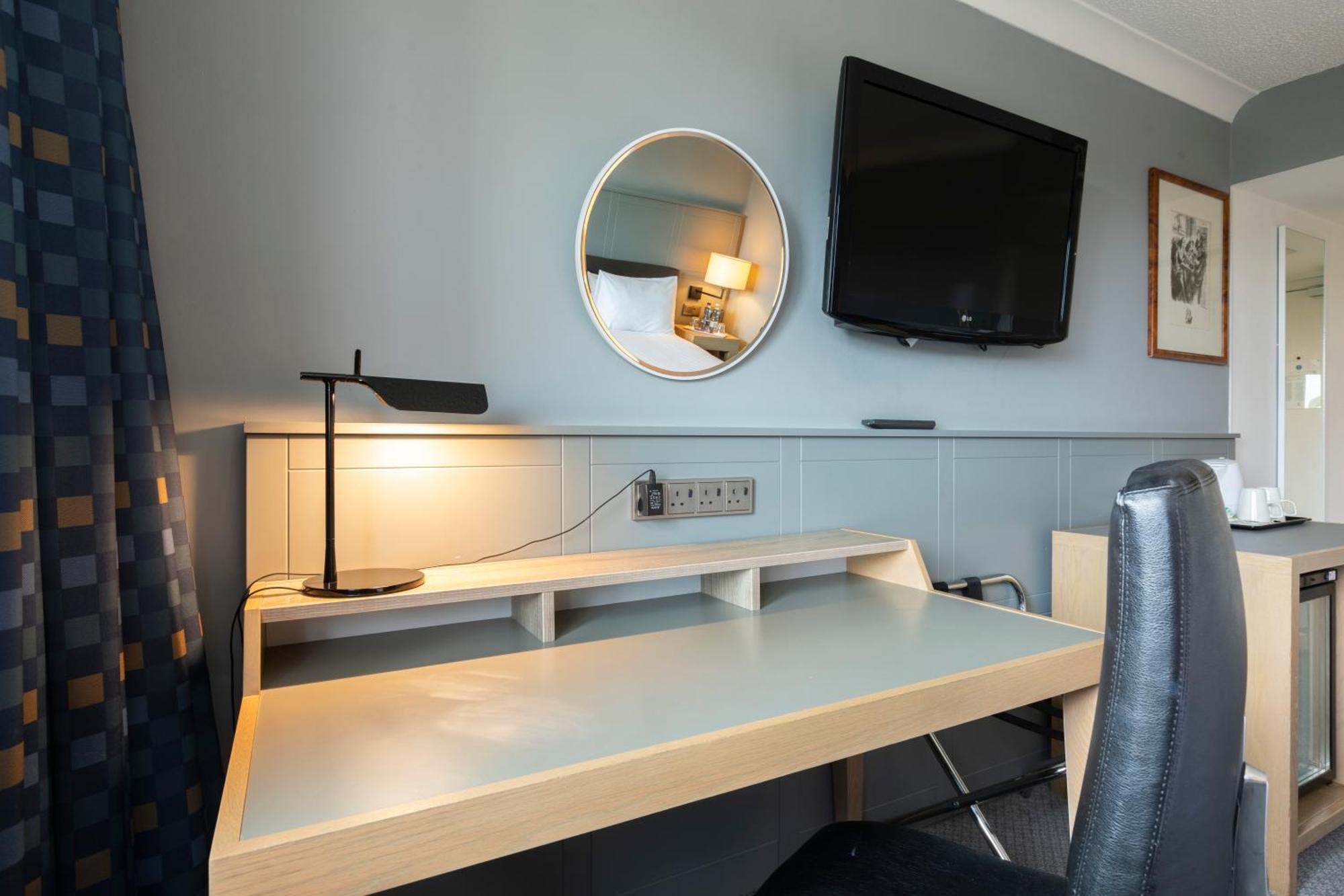 Holiday Inn Cardiff City By Ihg Екстериор снимка