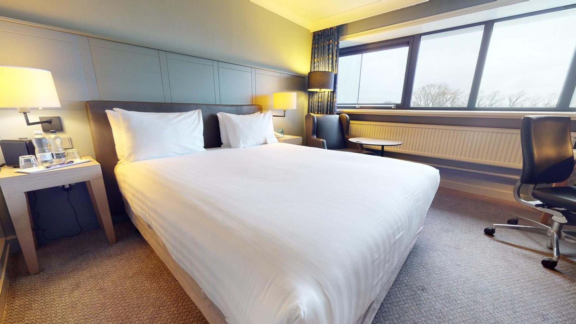 Holiday Inn Cardiff City By Ihg Екстериор снимка